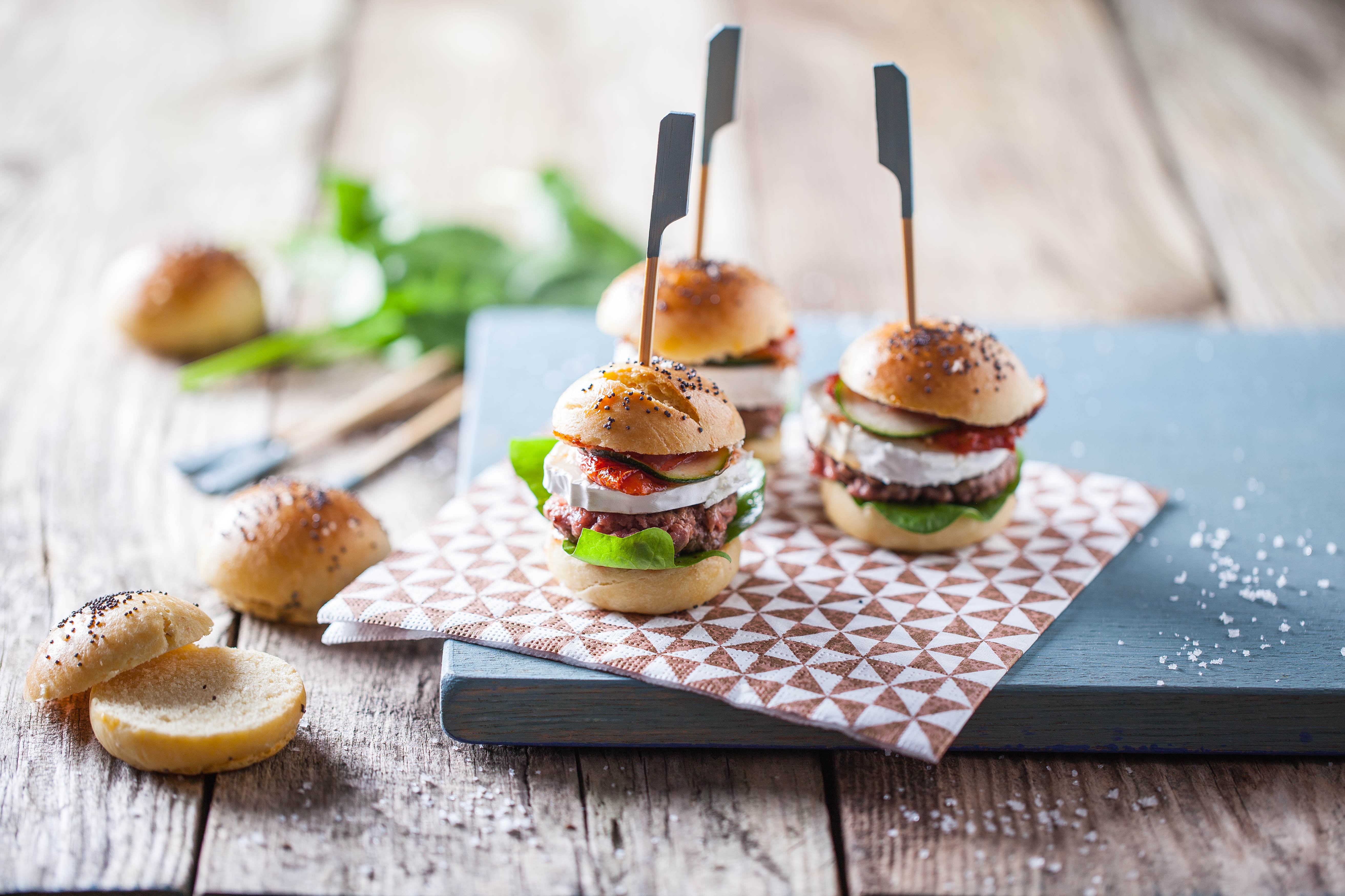 Aperitivo con mini-burger al formaggio di capra