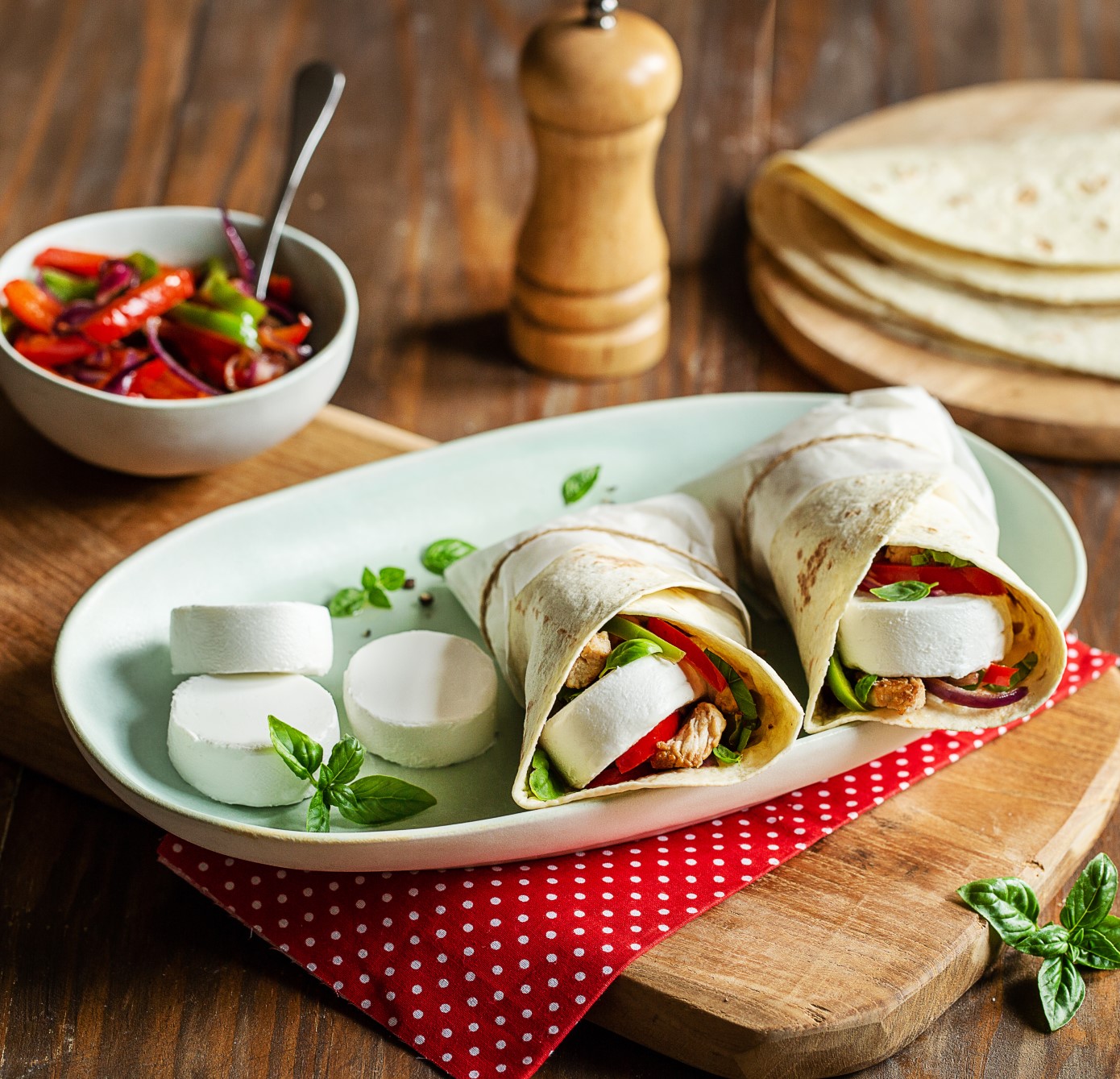 Tortilla con medaglioni di capra e verdure marinate